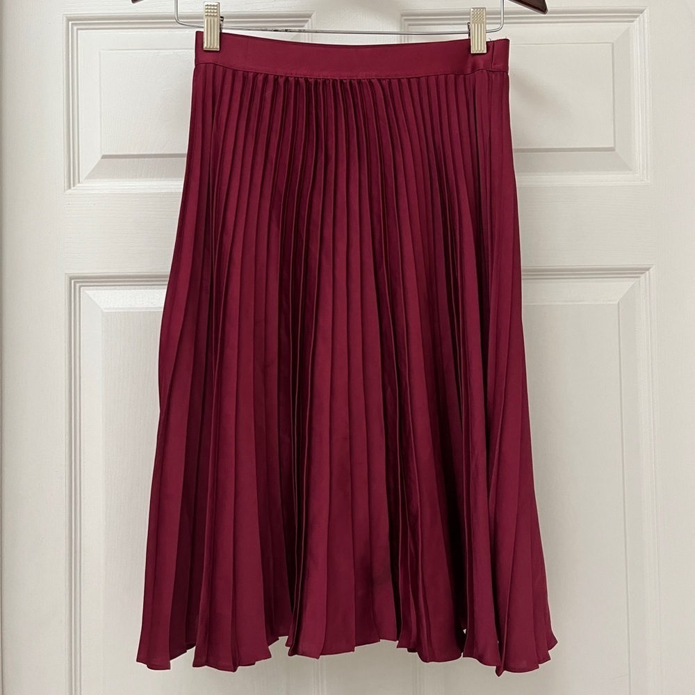 Express pleated lined midi skirt size xsmall